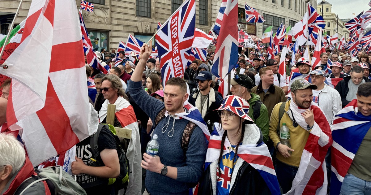 移民排斥と親パレスチナ、6万人が同時デモ　英国の分断あらわに