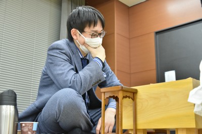 山崎隆之九段＝日本将棋連盟提供