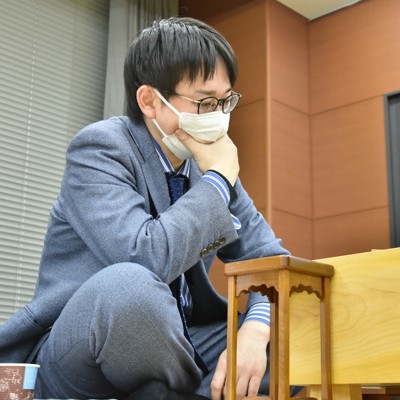 山崎隆之九段快刀斬亂麻,B級2組順位戰關鍵一役重返B級1組
