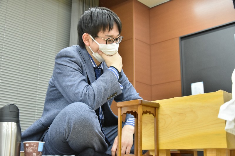 山崎隆之九段快刀斬亂麻,B級2組順位戰關鍵一役重返B級1組