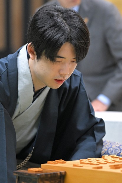 藤井名人4連覇、会心シリーズ 「定跡外」も巧みに対応 名人戦 | 毎日新聞