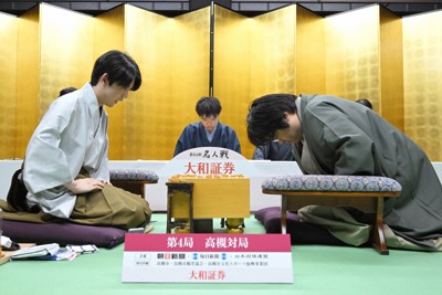 藤井聡太名人が名人戦4連覇　開幕4連勝で糸谷九段降す　第4局