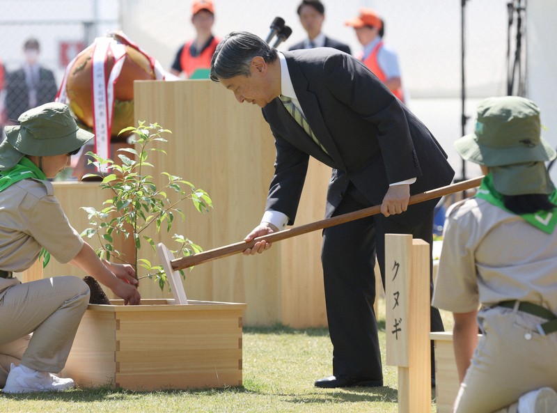 天皇、皇后両陛下が第76回全国植樹祭に出席 愛媛 [写真特集1/15