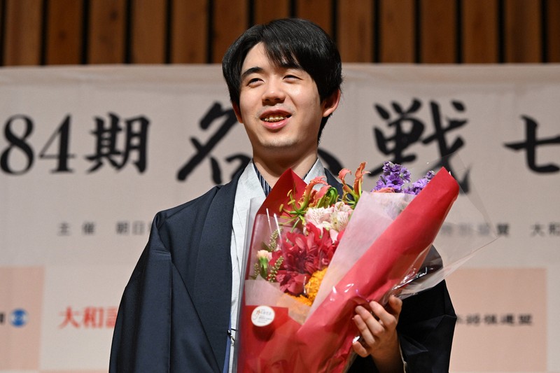 藤井名人が4連覇 糸谷九段にストレート勝ち 第84期名人戦七番勝負第4局