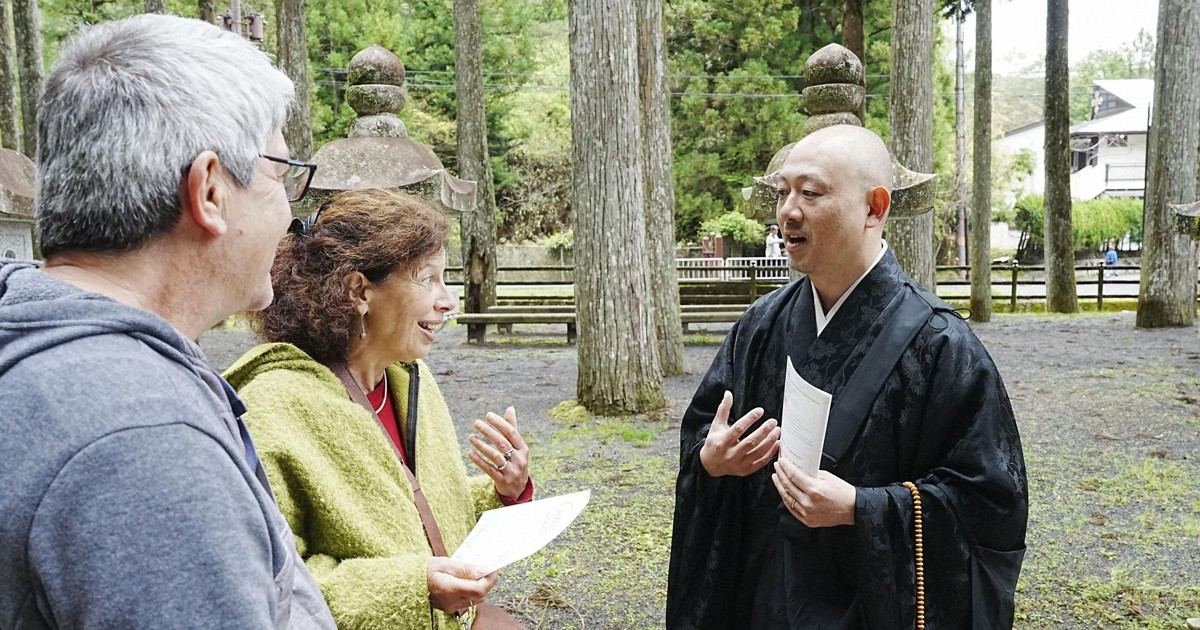 Head temple at Mt. Koya urges summer visitors to avoid revealing attire