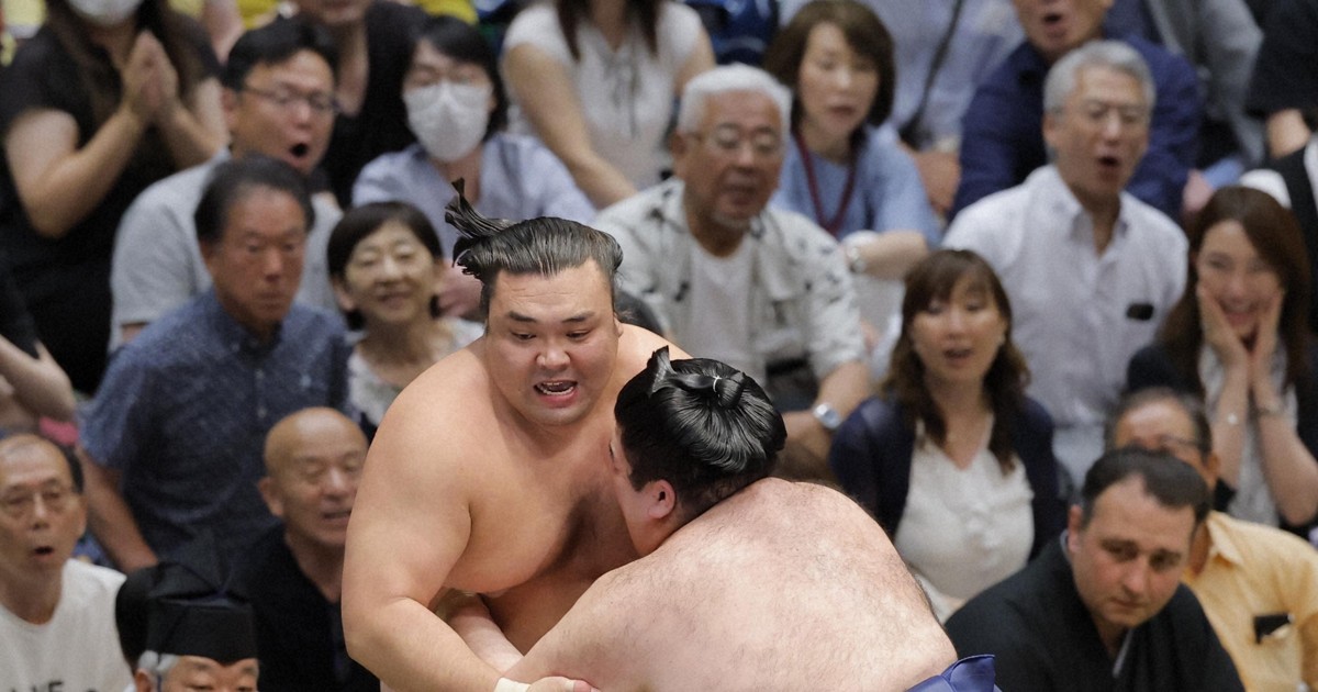Sumo: Gonoyama upsets ozeki Kirishima, creates 3-way tie for lead