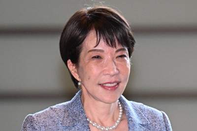 民調顯示自民黨支持率持平，立憲民主黨緩步上升，其他政黨支持率低迷