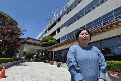 韓国南東部・安東市自治行政課の緒方恵子さん＝安東市で2026年5月14日午前11時34分、日下部元美撮影