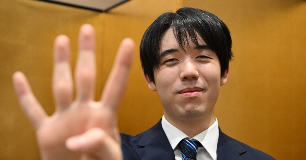 4連覇の藤井名人「実感はこれから徐々に」 一夜明け心境 | 毎日新聞