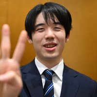 名人戦4連覇 藤井聡太名人一夜明けインタビュー [写真特集1/7] | 毎日新聞