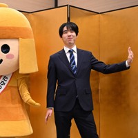 名人戦4連覇 藤井聡太名人一夜明けインタビュー [写真特集2/7] | 毎日新聞