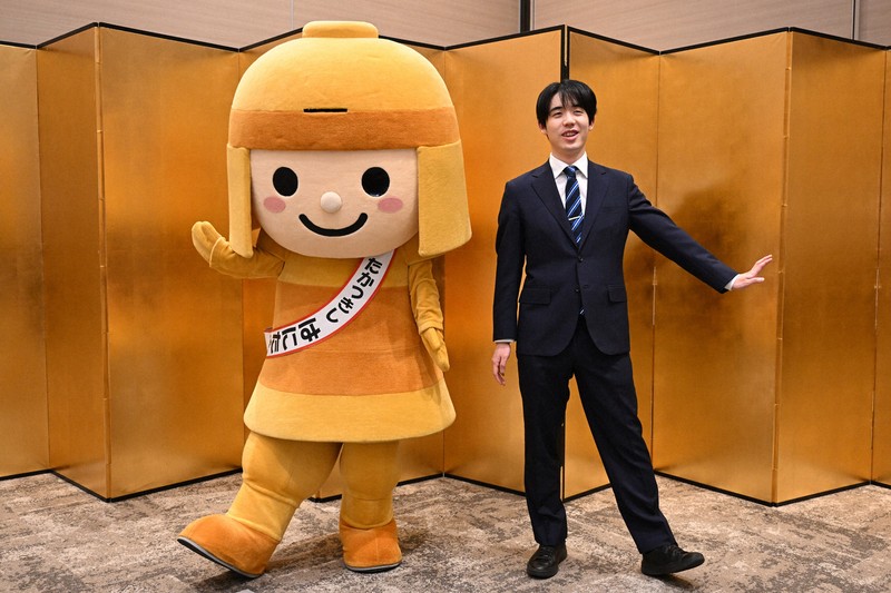 名人戦4連覇 藤井聡太名人一夜明けインタビュー [写真特集3/7] | 毎日新聞