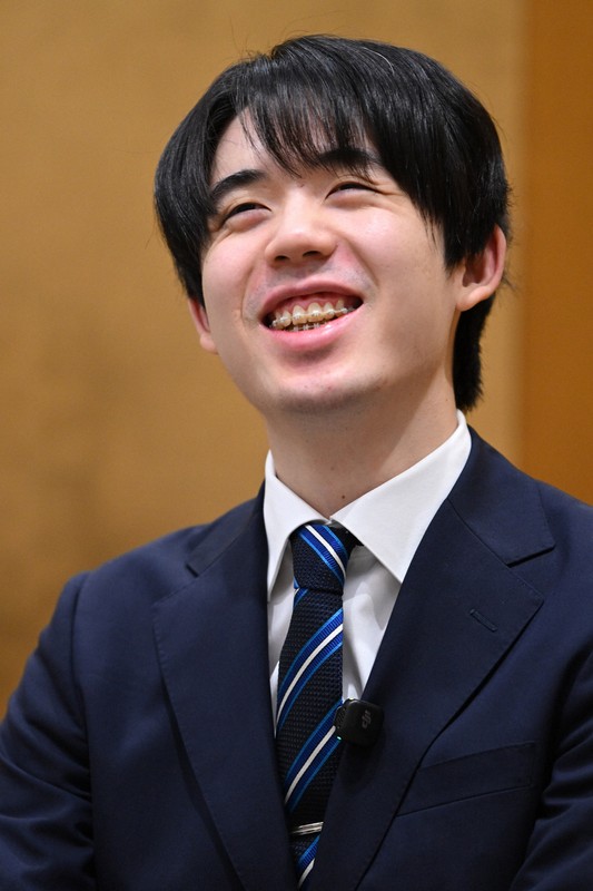 名人戦4連覇 藤井聡太名人一夜明けインタビュー [写真特集3/7] | 毎日新聞
