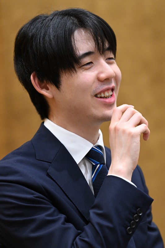名人戦4連覇 藤井聡太名人一夜明けインタビュー [写真特集3/7] | 毎日新聞