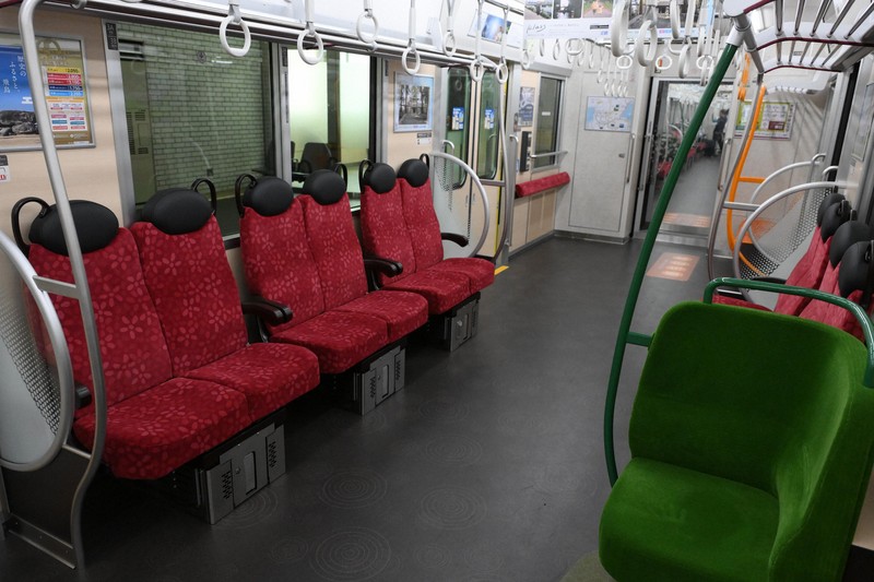 近鉄新型車両「6A系」出発式 [写真特集3/8] | 毎日新聞