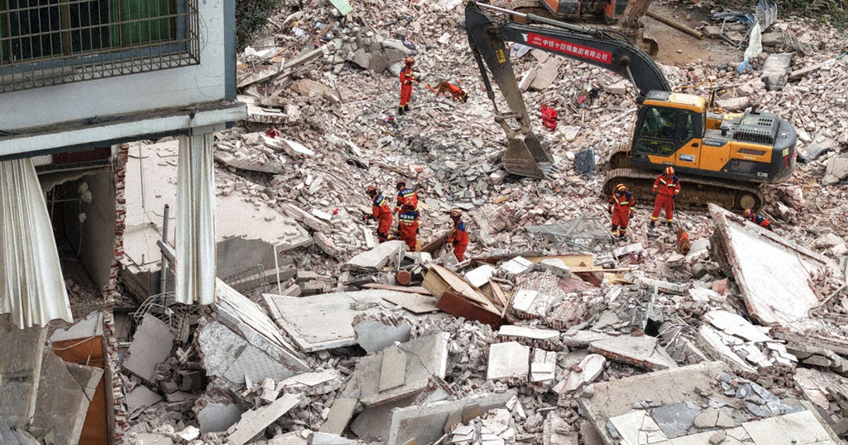 A strong quake in south China kills 2 and triggers evacuation of 7,000