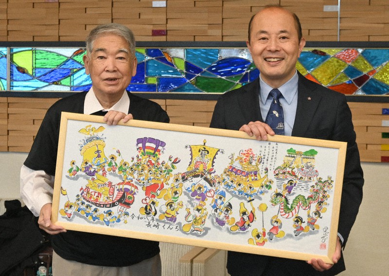 くんち手ぬぐい完成 たぬき絵作家制作、来月販売 ／長崎 | 毎日新聞