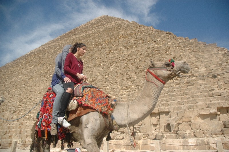 古夫金字塔為何屹立四千五百年不倒?結構分析揭示抗震奧秘