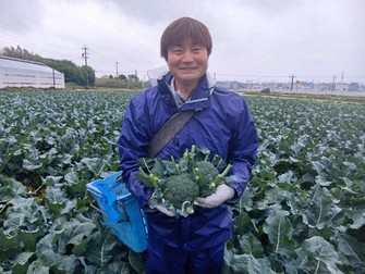 A broccoli farmer says deep-frying is also delicious, in Tahara, Aichi Prefecture, April 30, 2026. (Mainichi/Yuko Machida)