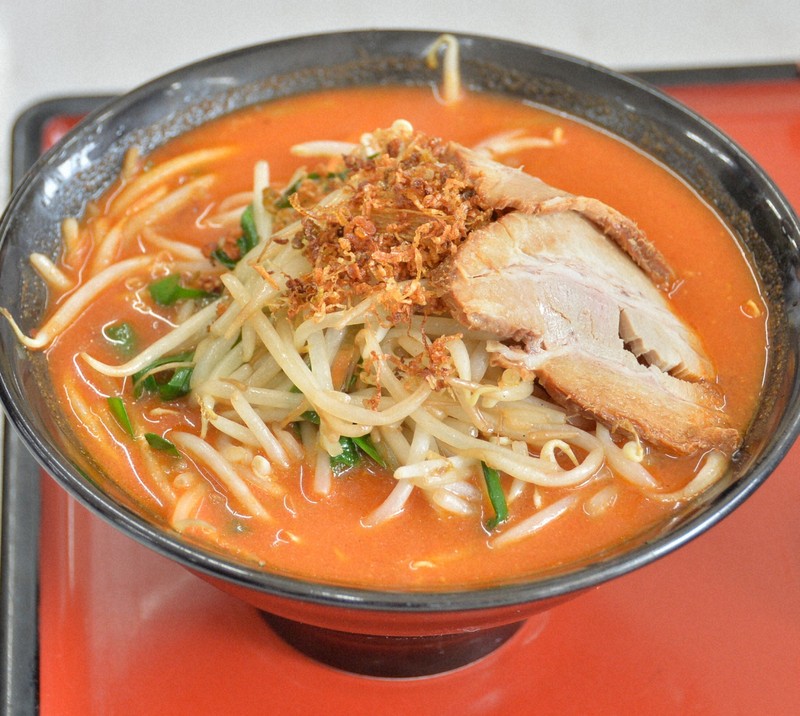 町長が激辛ラーメン早食い対決、軍配は? 群馬・東吾妻と長野原 | 毎日新聞