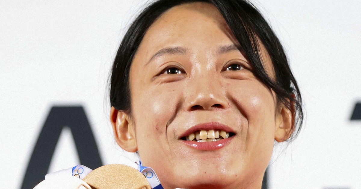 Japan to give honor award for 10-time Olympic speed skating medalist Takagi