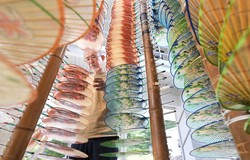 涼しげな「水うちわ」 夏本番を前に岐阜で製作最盛期 [写真特集1/11