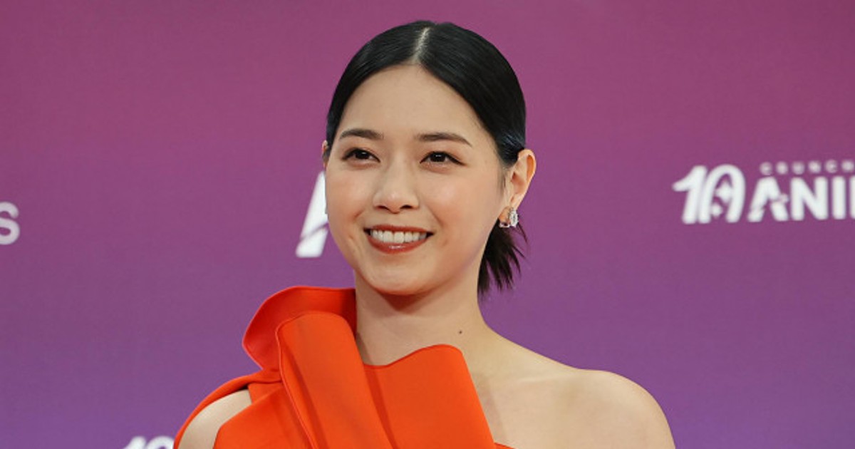オリコンニュース：［CAA］西野七瀬、肩見せオレンジドレスで華やか