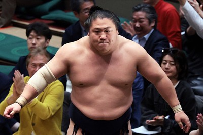 大相撲優勝力士若隆景返鄉福島舉辦盛大遊行，萬人空巷夾道歡迎