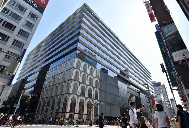 銀座SIX傳異臭 12人身體不適
