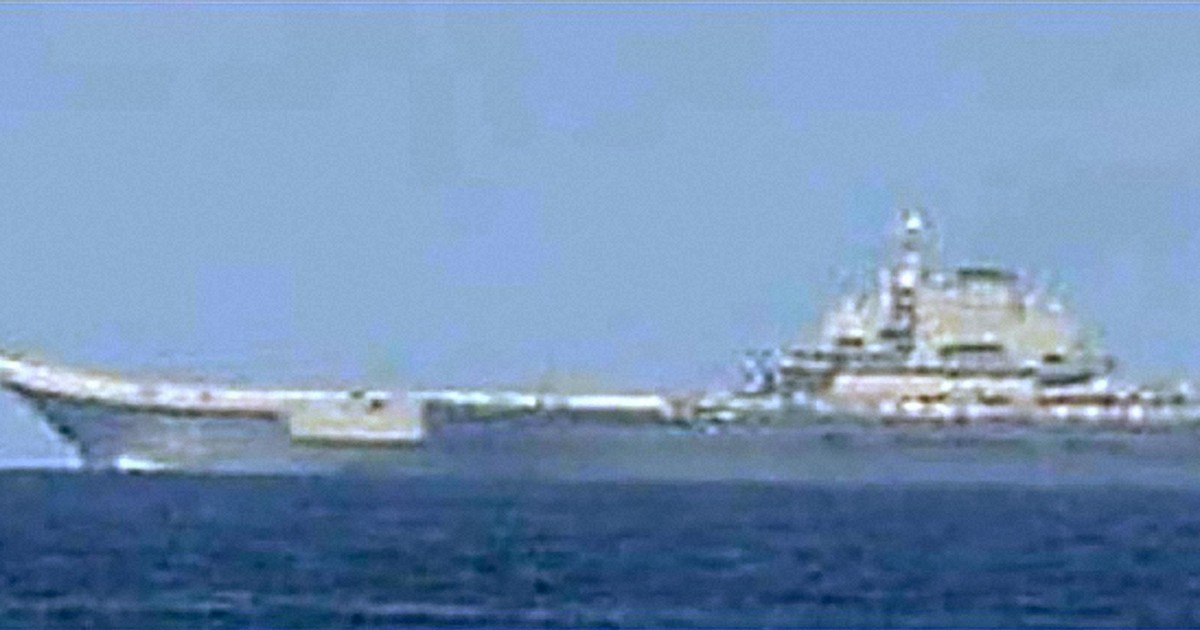 太平洋上で中国海軍空母を確認 戦闘機を発着艦、沖ノ鳥島南西 | 毎日新聞