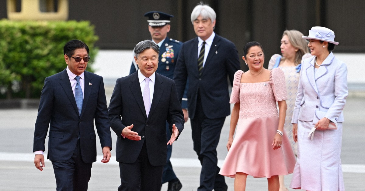 フィリピンのフォークソングで比大統領に気遣い 両陛下が出迎え | 毎日新聞