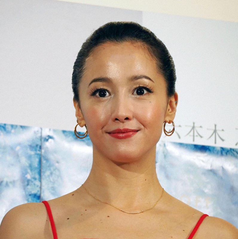 自然体の自分、見つけられた」 沢尻エリカさんが20年ぶり写真集