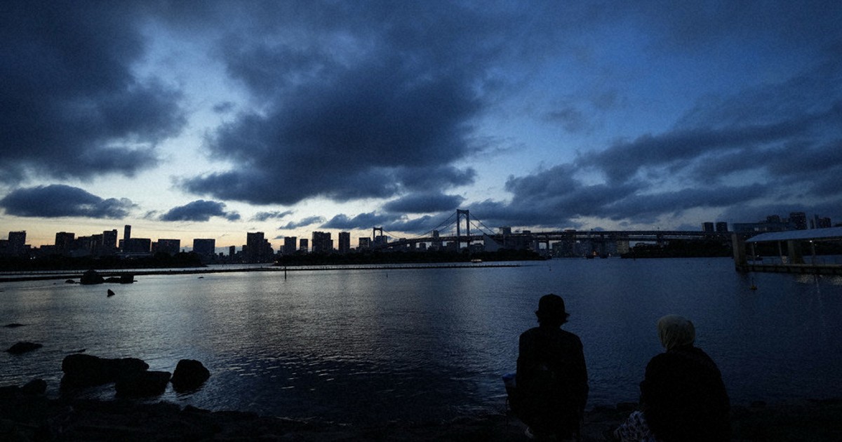 Japan's April jobless rate falls to 2.5%, 1st improvement in 2 months