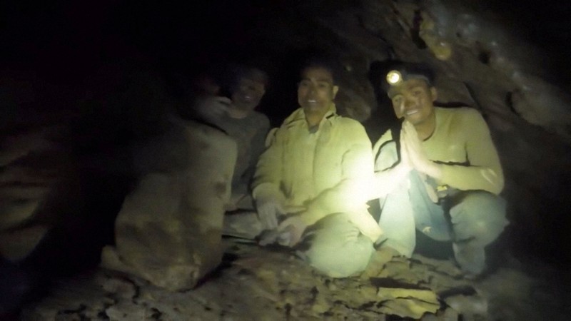寮國洞穴受困者靠木盤果腹 逾一週後五人獲救