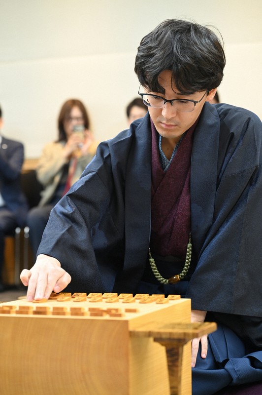 將棋叡王戰:伊藤匠叡王三連霸,再次擊敗齋藤慎太郎八段