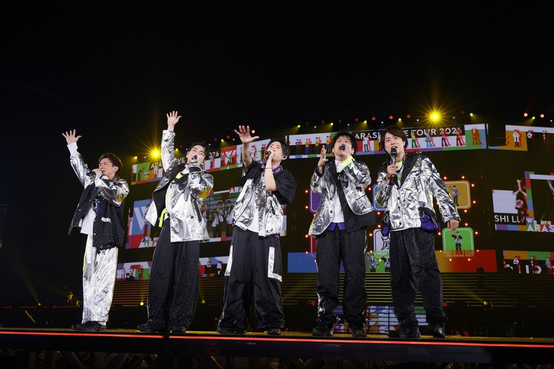 「We are ARASHI」嵐舉行最後演唱會，粉絲感動落淚