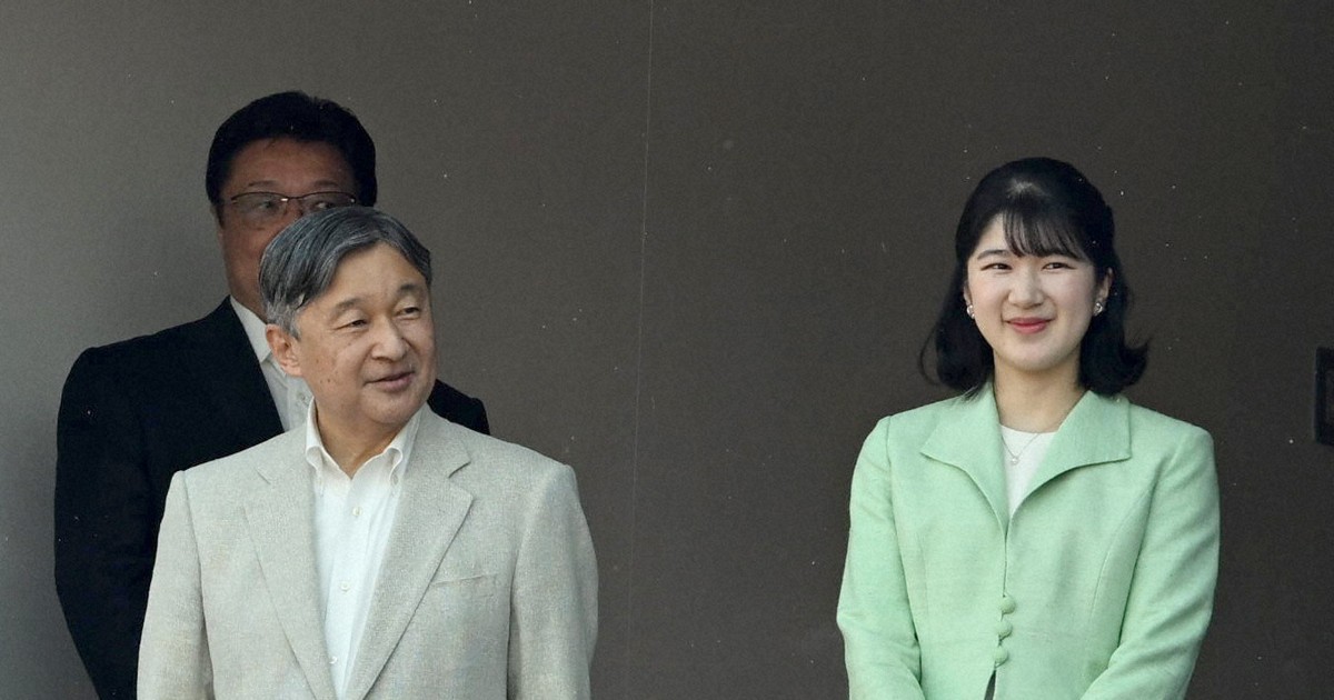神宮球場を訪れた観戦者たち