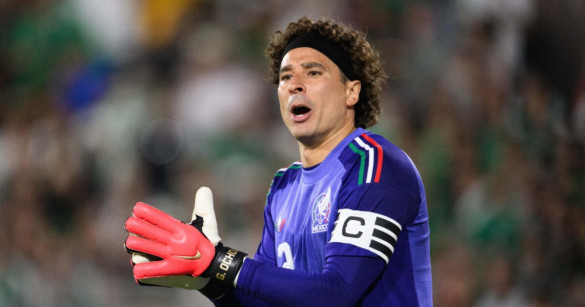 サッカーメキシコ代表、ギジェルモ・オチョア、直筆サイン入り、写真、A4サイズ GKオチョアが6大会連続選出 サッカーW杯メキシコ代表 | 毎日新聞