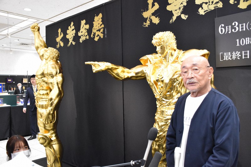 ケンシロウの黄金像お披露目 4400万円で受注販売も 名古屋 | 毎日新聞