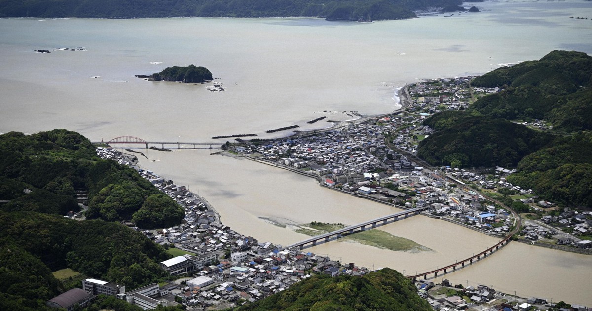 Typhoon brings heavy rain to Tokyo after landfall in western Japan
