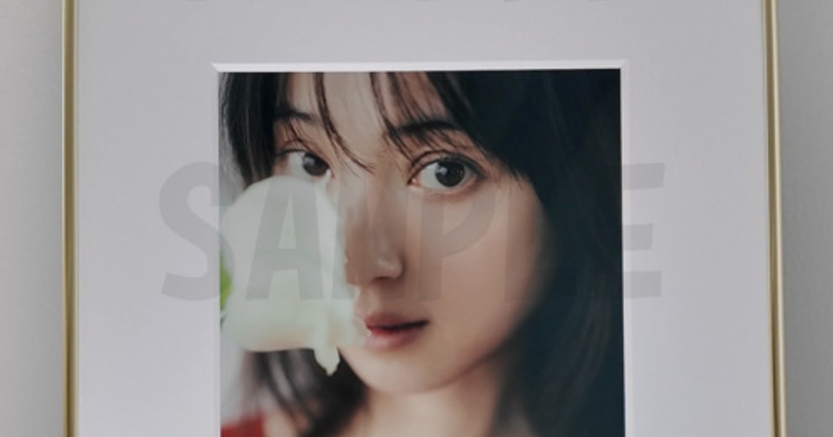 オリコンニュース：佐々木希、20年分の美しさを一枚に 未公開カットを