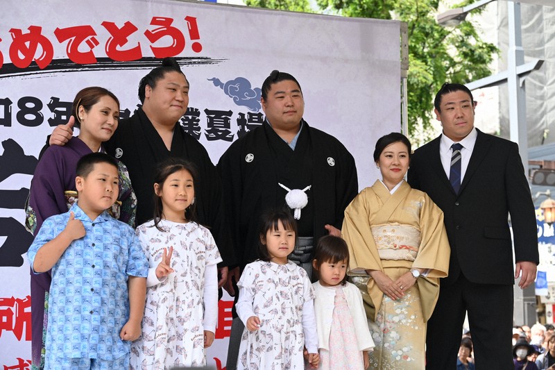 大相撲優勝力士若隆景返鄉福島舉辦盛大遊行,萬人空巷夾道歡迎