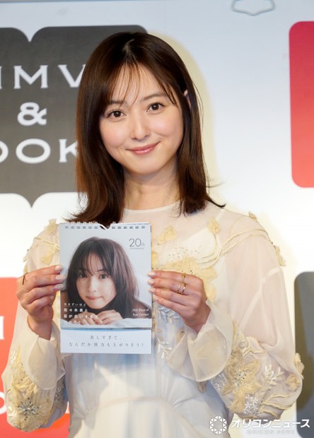 オリコンニュース：佐々木希、10年ぶりカレンダー発売 2児出産経て変化