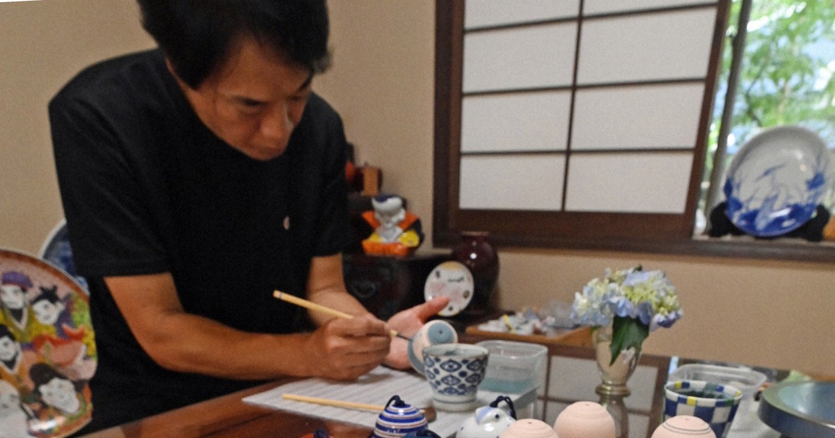 「音色と美しさにこだわりたい」　涼を呼ぶ有田焼の風鈴作り進む
