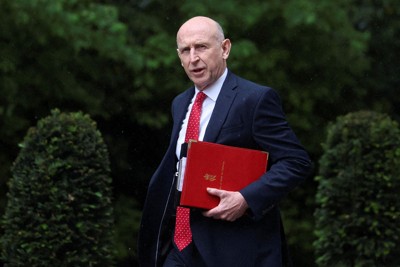 英國新首相巴納姆任命前國防部長希利為財政大臣，擬增國防開支