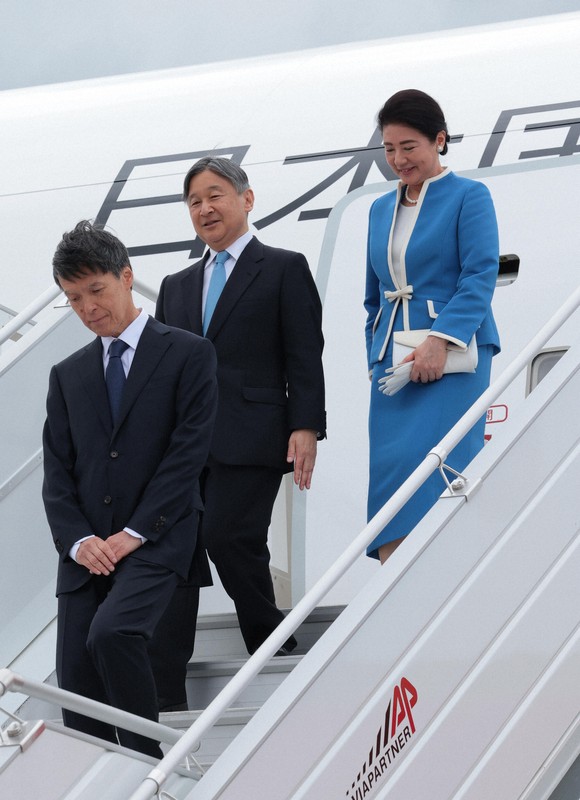 天皇、皇后両陛下がオランダ到着 [写真特集1/9] | 毎日新聞