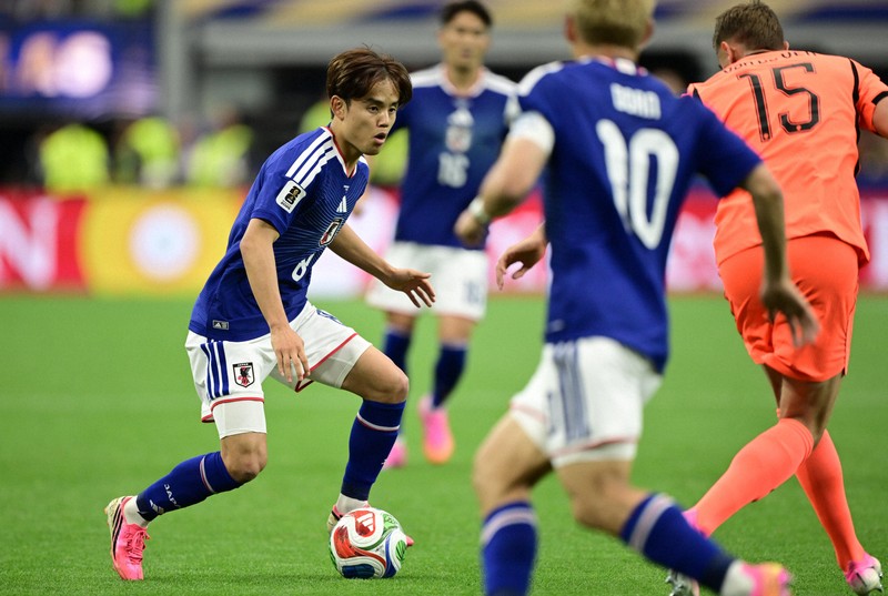 日本代表久保建英傷後首度踏上訓練場，備戰世界盃淘汰賽