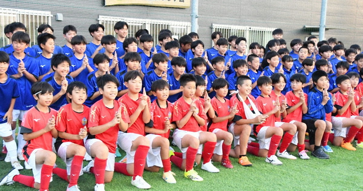忍者ポーズで100人が“念力” 町野選手頑張って W杯応援動画収録 伊賀