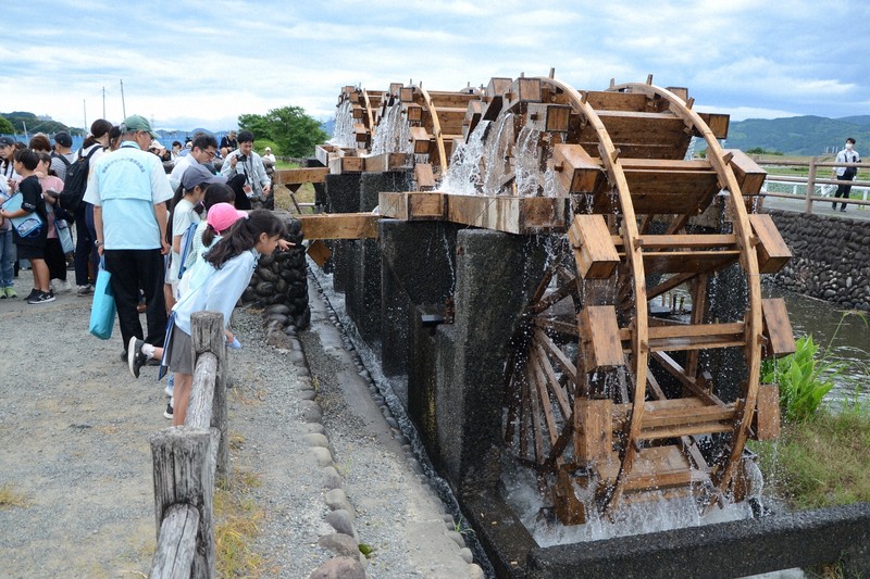 水車 現役で国内最古、「三連水車」稼働 水田35ヘクタールに水供給 | 毎日新聞