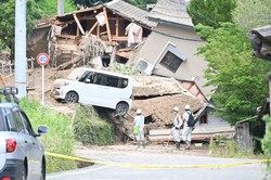 大分・九重で土砂崩れ 住宅巻き込み1人重傷 防災工事予定地域 [写真